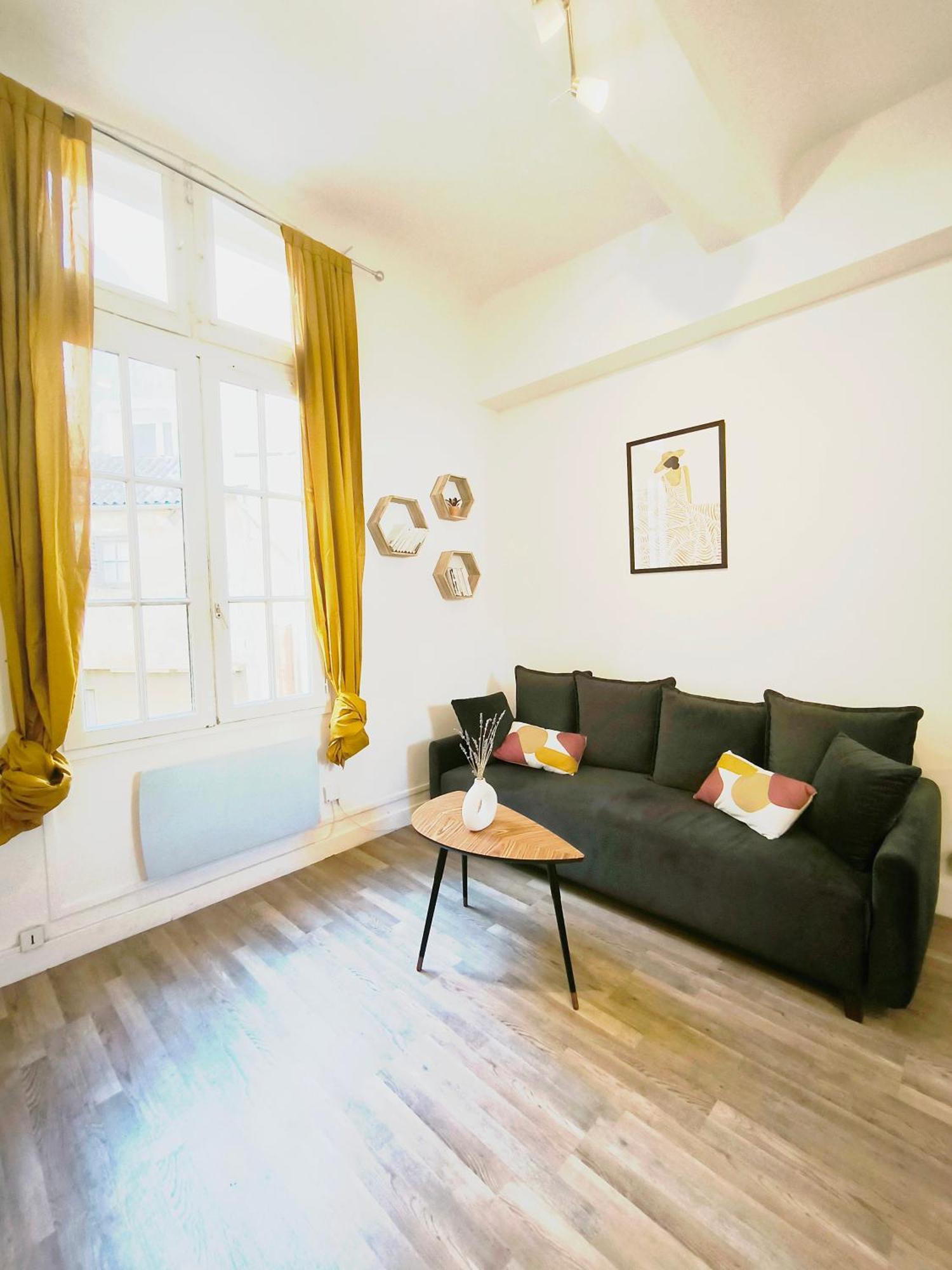 Apartment T2, Centre Ville, Lumineux